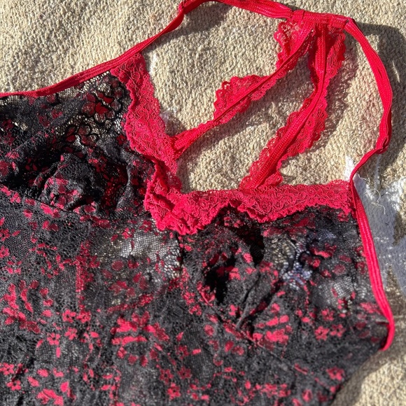 Black/red lingerie - Picture 3 of 4
